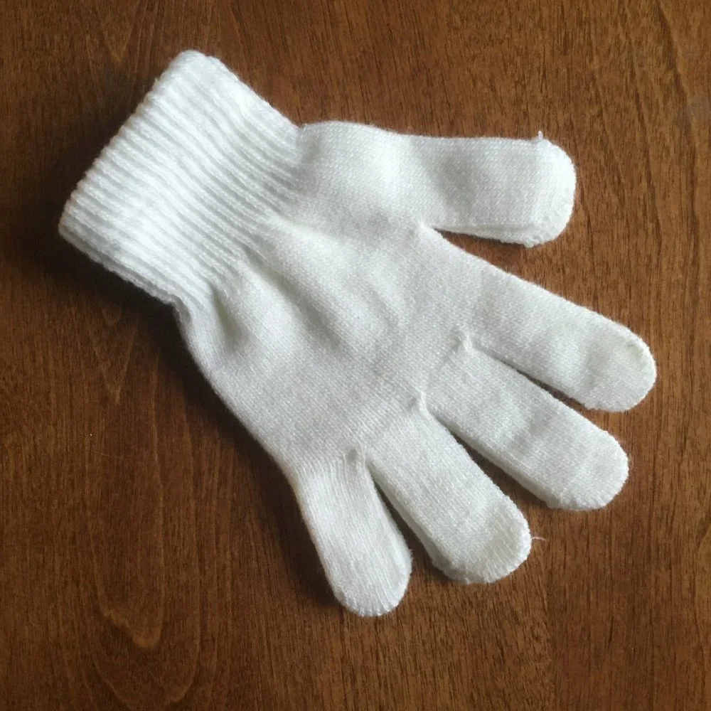 White knit gloves NWOT *free in bundle*